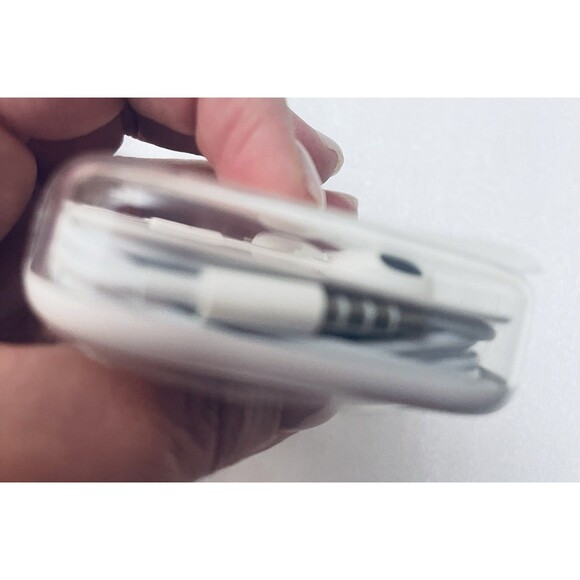 Authentic Apple Accessories Lightning Cables Power Adapters AUX Earbuds NEW - Picture 7 of 9